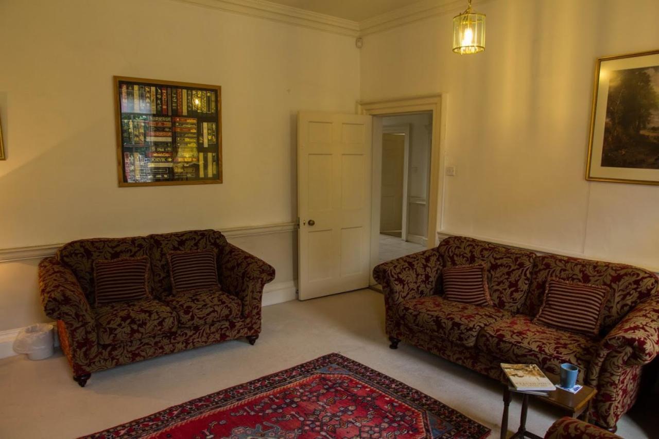 East Pallant Bed And Breakfast, Located In Large Georgian Townhouse In Central Chichester Exterior foto